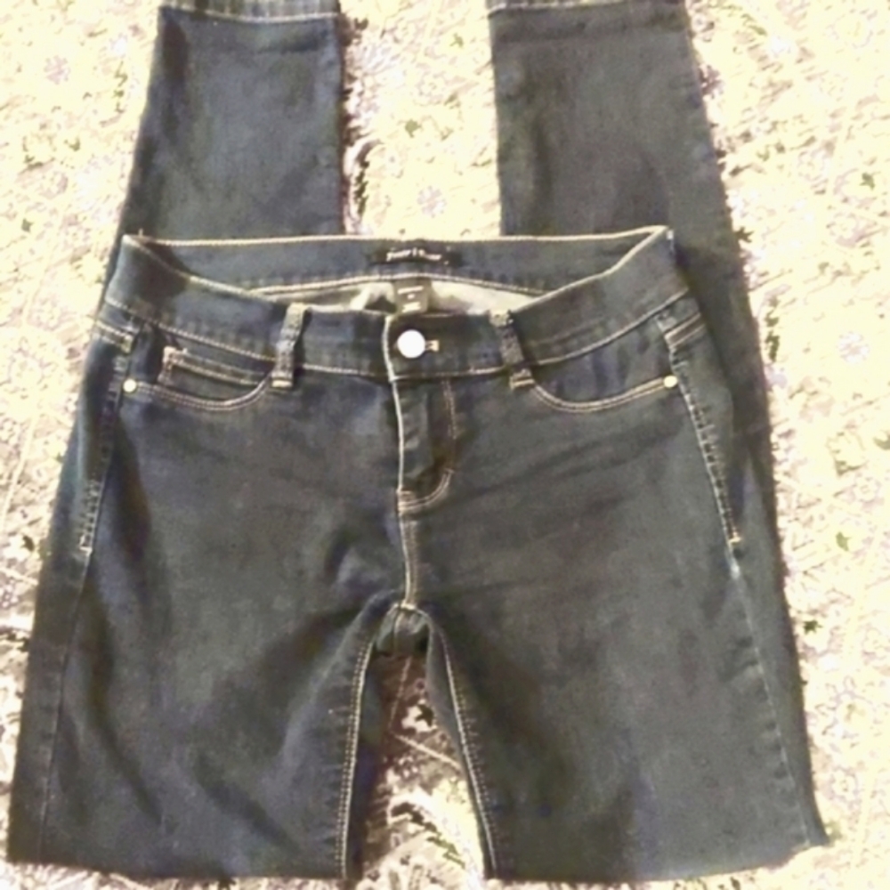 White House Black Market Feel Beautiful Skinny Leg Med Dark Wash Jeans Sz XS
